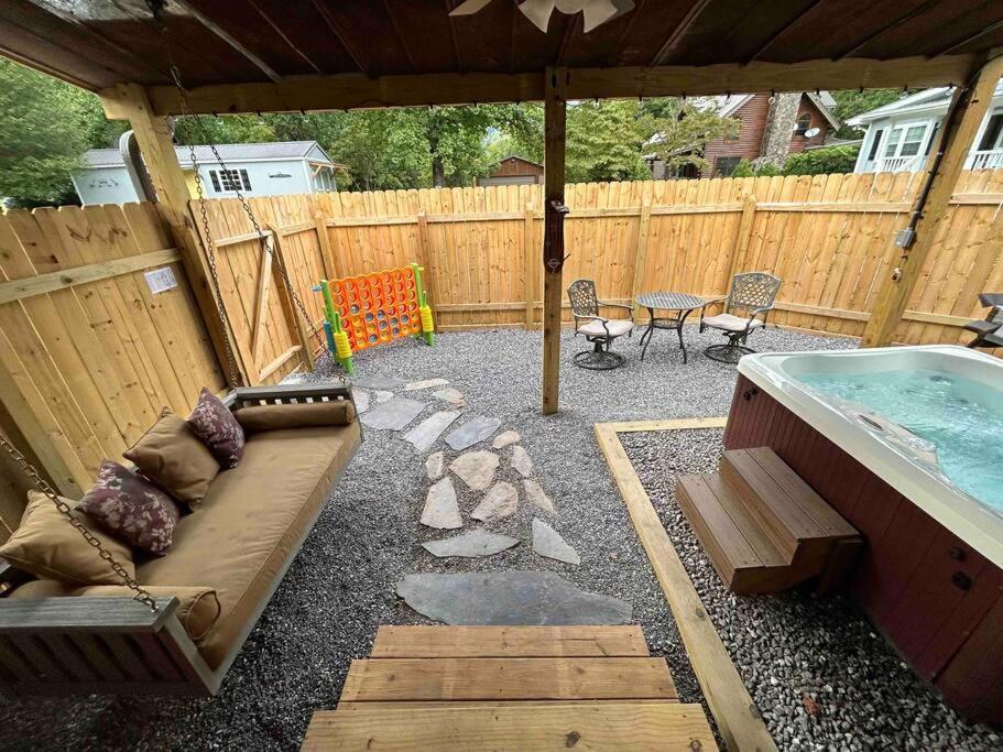 Blissful Nook Tiny Home ~ Cozy Retreat W/ Hot Tub; Near Town And Deep Creek Bryson City Bagian luar foto