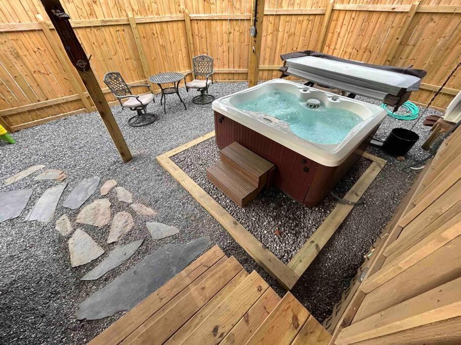 Blissful Nook Tiny Home ~ Cozy Retreat W/ Hot Tub; Near Town And Deep Creek Bryson City Bagian luar foto